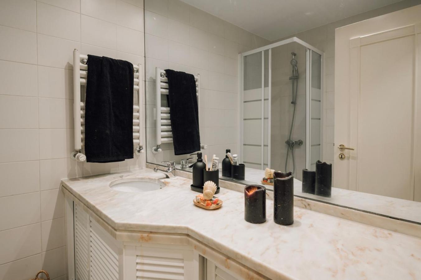 Azzurra - 2 Bedrooms And Parking In Avenidas Novas Apartment Lisbon