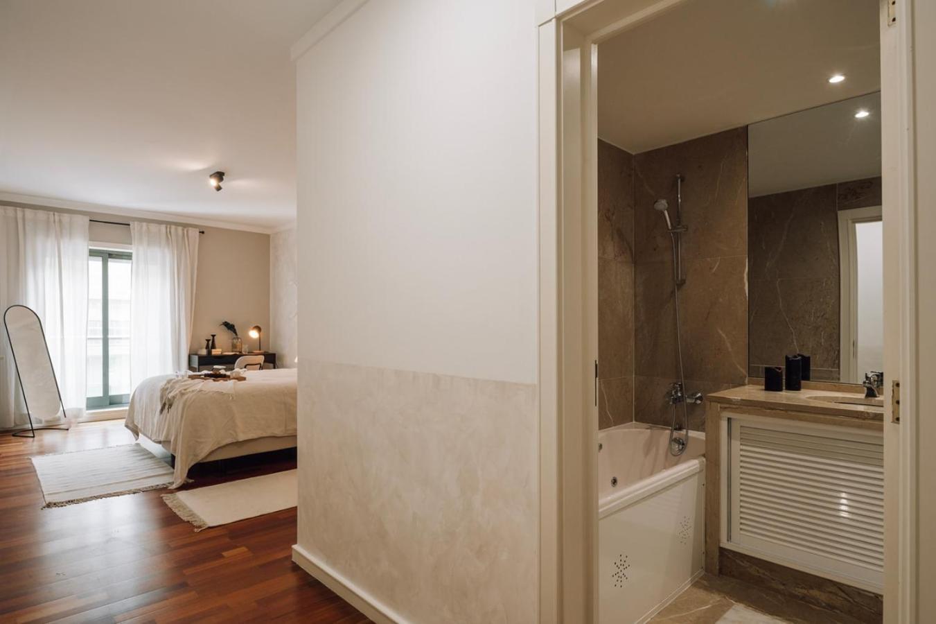 Azzurra - 2 Bedrooms And Parking In Avenidas Novas Apartment Lisbon