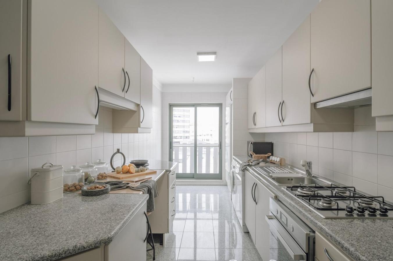 Azzurra - 2 Bedrooms And Parking In Avenidas Novas Apartment