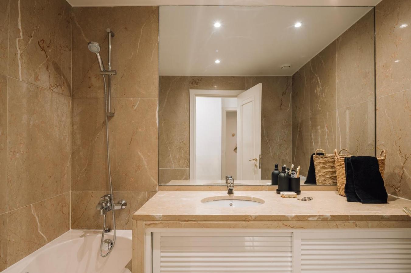 Azzurra - 2 Bedrooms And Parking In Avenidas Novas *