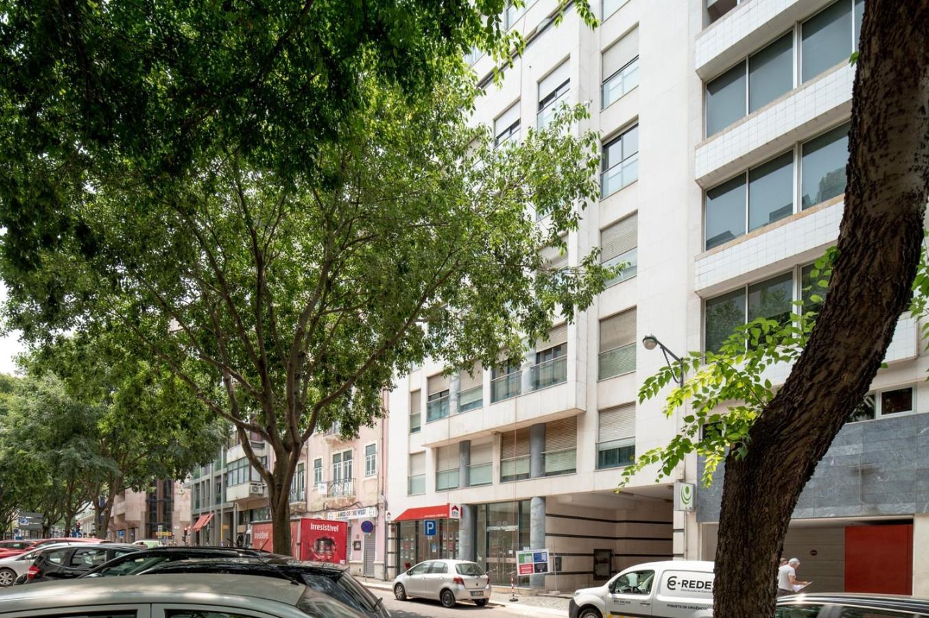 Azzurra - 2 Bedrooms And Parking In Avenidas Novas Lissabon